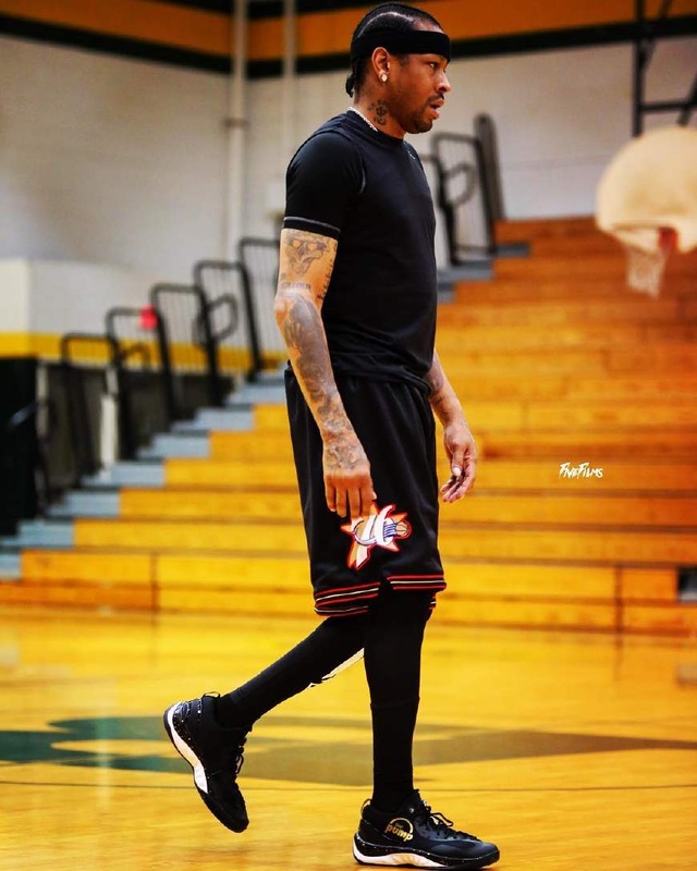 一家人都太美了！瓦妮莎晒与三个女儿圣诞合照：节日快乐（瓦妮莎晒三女儿同框圣诞照，一家美翻了：节日快乐）