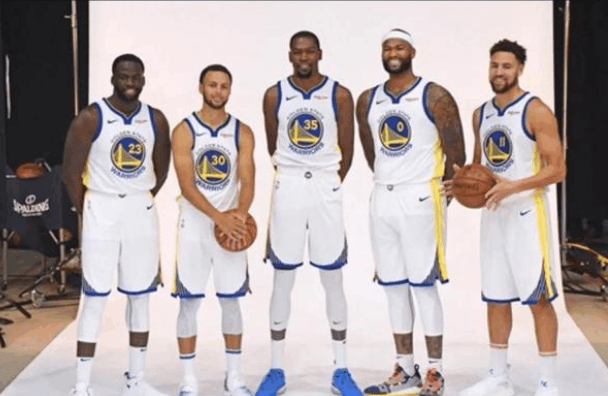 看看谁来了!穆勒回到拜仁主场，观战对阵美因茨的德甲比赛（穆勒现身拜仁主场，观战德甲对阵美因茨）