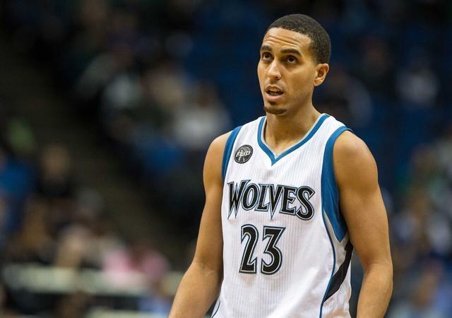 昨晚缝了三针无大碍！徐杰跟随广东男篮出征浙江客场（无大碍！徐杰昨晚缝三针后随广东男篮赴浙江客场）