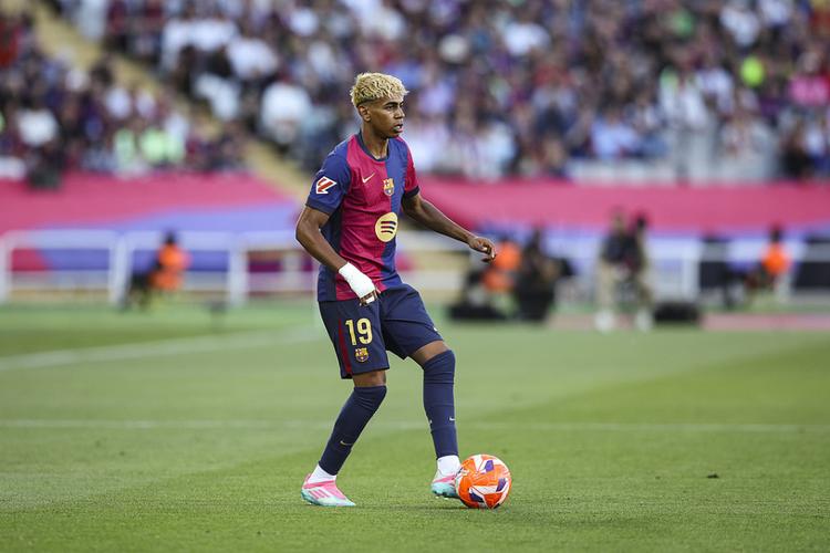 足球世界足球先生候选名单出炉，引发热议（世界足球先生候选名单揭晓，热议不断）