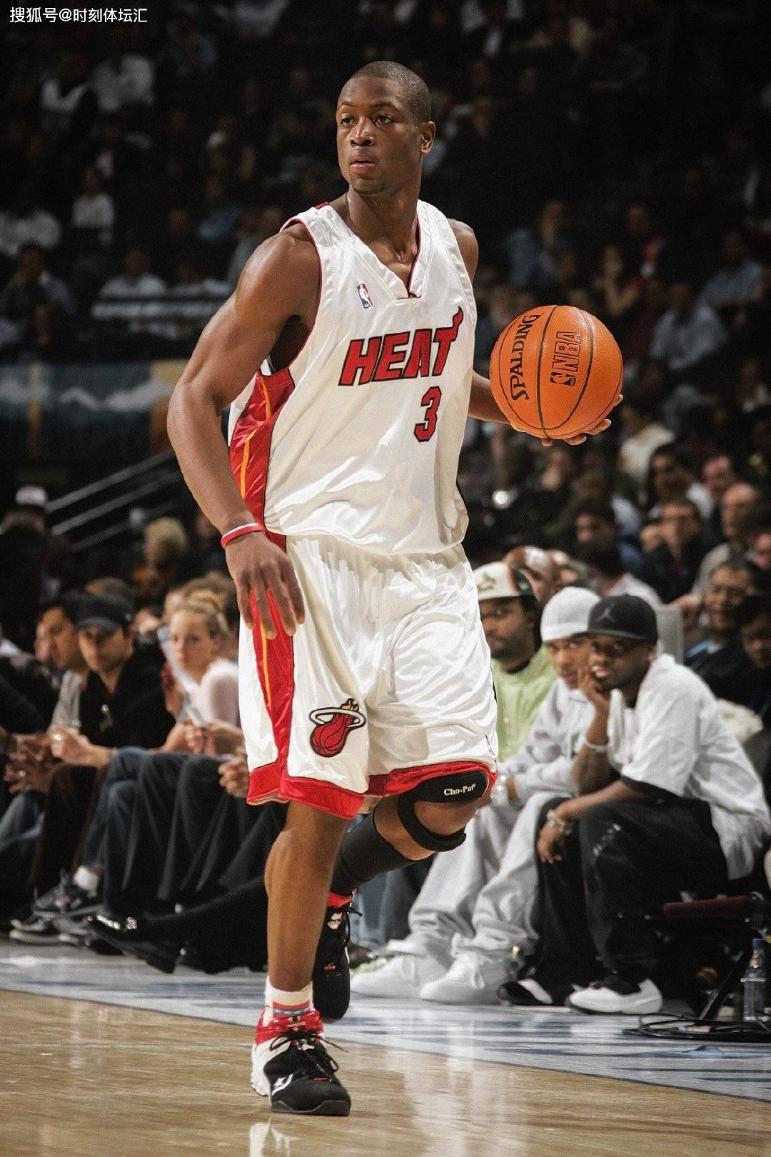 三球&克尼佩尔&米勒同时砍25分+5助，创NBA历史纪录（三球、克尼佩尔、米勒同砍25分+5助攻，改写NBA历史纪录）