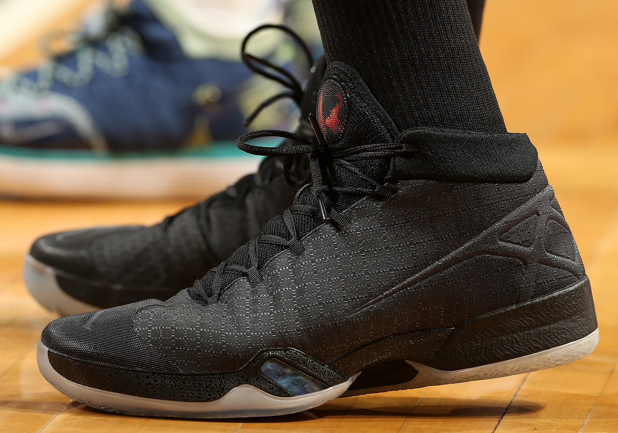 阿方索-戴维斯今日恢复部分合练，为接受手术以来首次（阿方索-戴维斯今日术后首次参加部分合练）