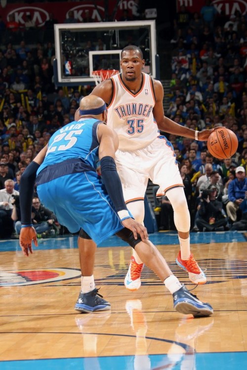 阿隆·戈登新一代签名鞋AG 6全新亮相，引领时尚潮流（阿隆·戈登AG 6签名鞋重磅登场，引爆时尚风潮）