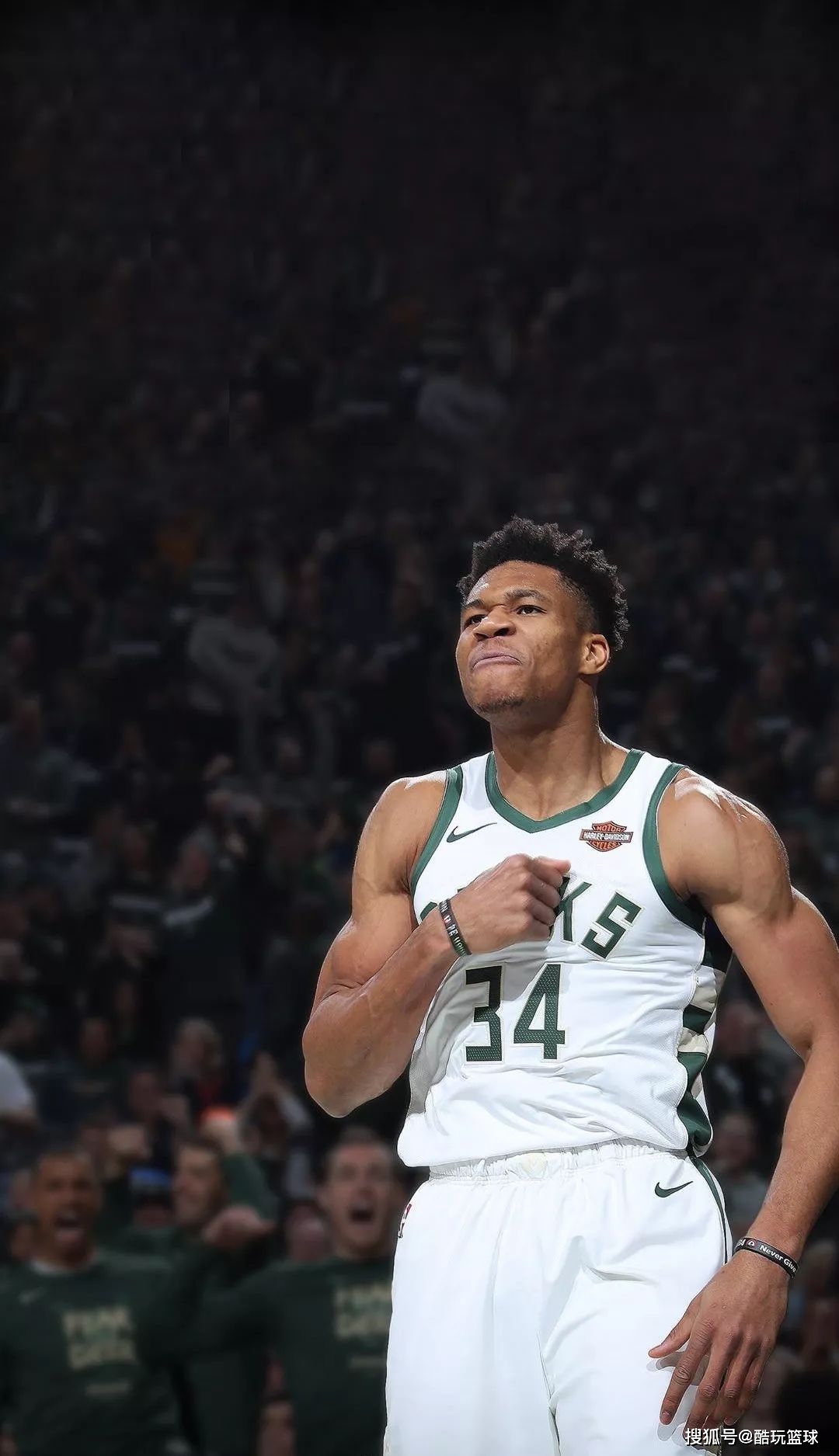 梅西助攻帽子戏法再次爆红全网（梅西上演助攻帽子戏法，再度引爆全网）