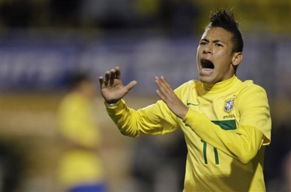 足球报：浙江队花4亿是谣言；韦世豪、李磊先后来做康复（足球报辟谣：浙江队4亿投入不属实，韦世豪、李磊先后进行康复）