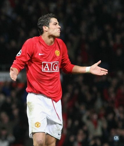 莱奥一剑封喉，AC米兰1-0复仇拉齐奥，登顶意甲积分榜坐山观虎斗（莱奥致命一击，AC米兰1-0雪耻拉齐奥登顶意甲，静观群雄争锋）