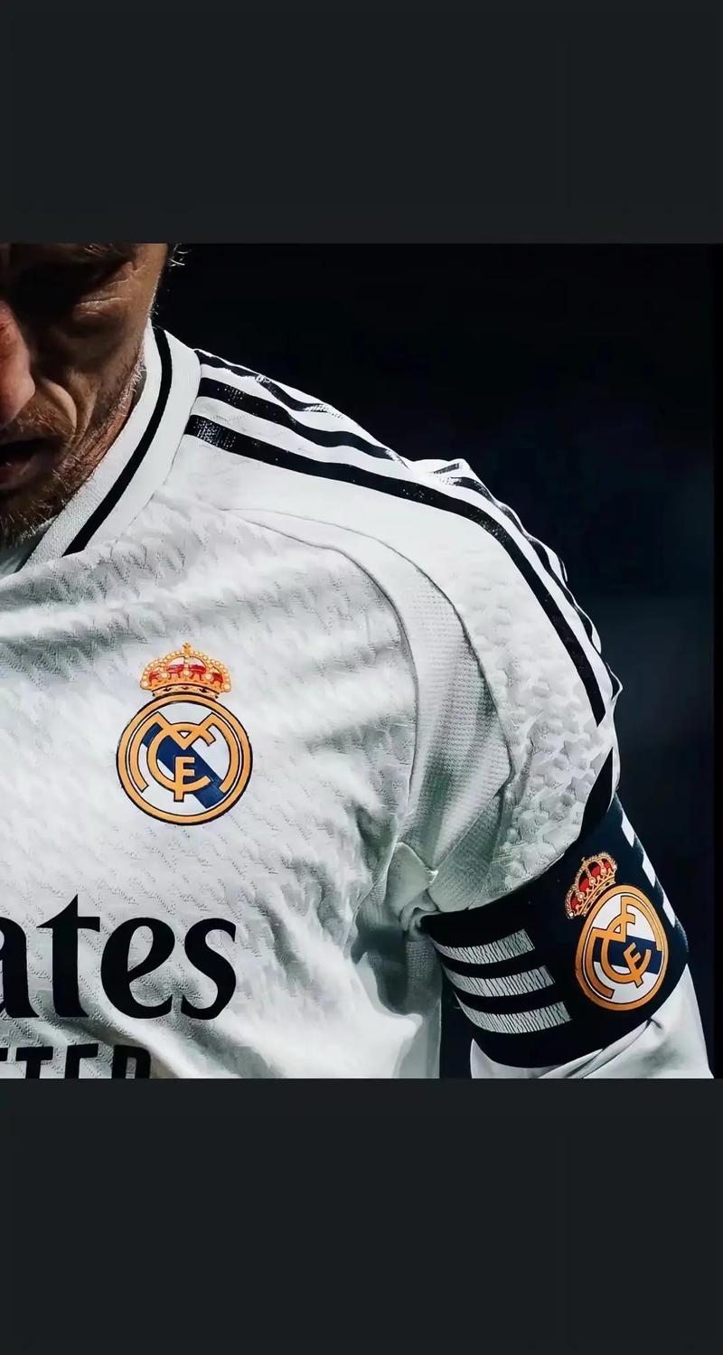 中超赛场争议判罚：VAR判罚引发热议,（中超赛场再起争议，VAR判定引发热议）