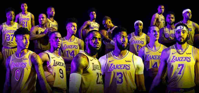 一齐登场！齐达内中国风亮相FC嘉年华，传奇卡重磅揭晓！（齐达内中国风亮相FC嘉年华，传奇卡重磅发布！）