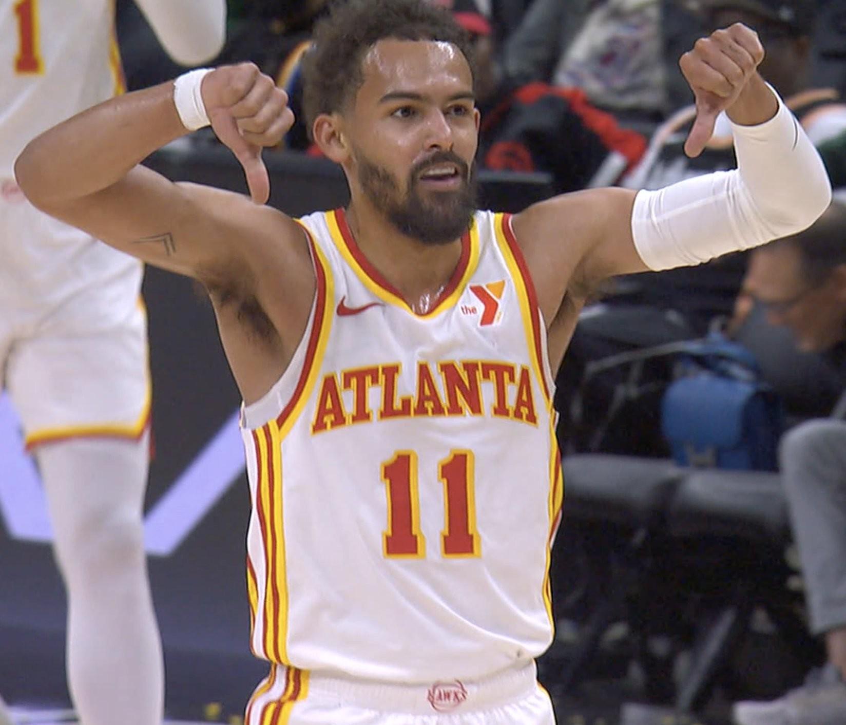 阿斯：阿拉巴正等待皇马的商讨电话，但俱乐部不着急与他续约（阿斯：阿拉巴静候皇马来电洽谈续约，俱乐部并不着急）