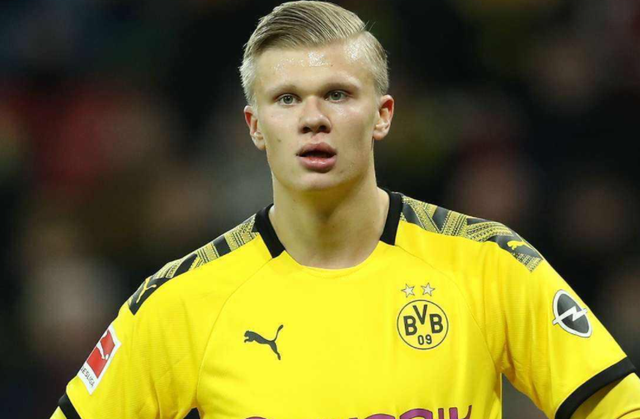 保罗-乔治投篮卡篮脖子，首节4中1仅得4分（保罗-乔治投篮卡在篮筐，首节仅4投1中拿4分）