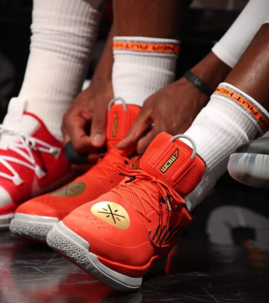 球队防守端稳定，失球率降低（后防稳健，丢球率回落）