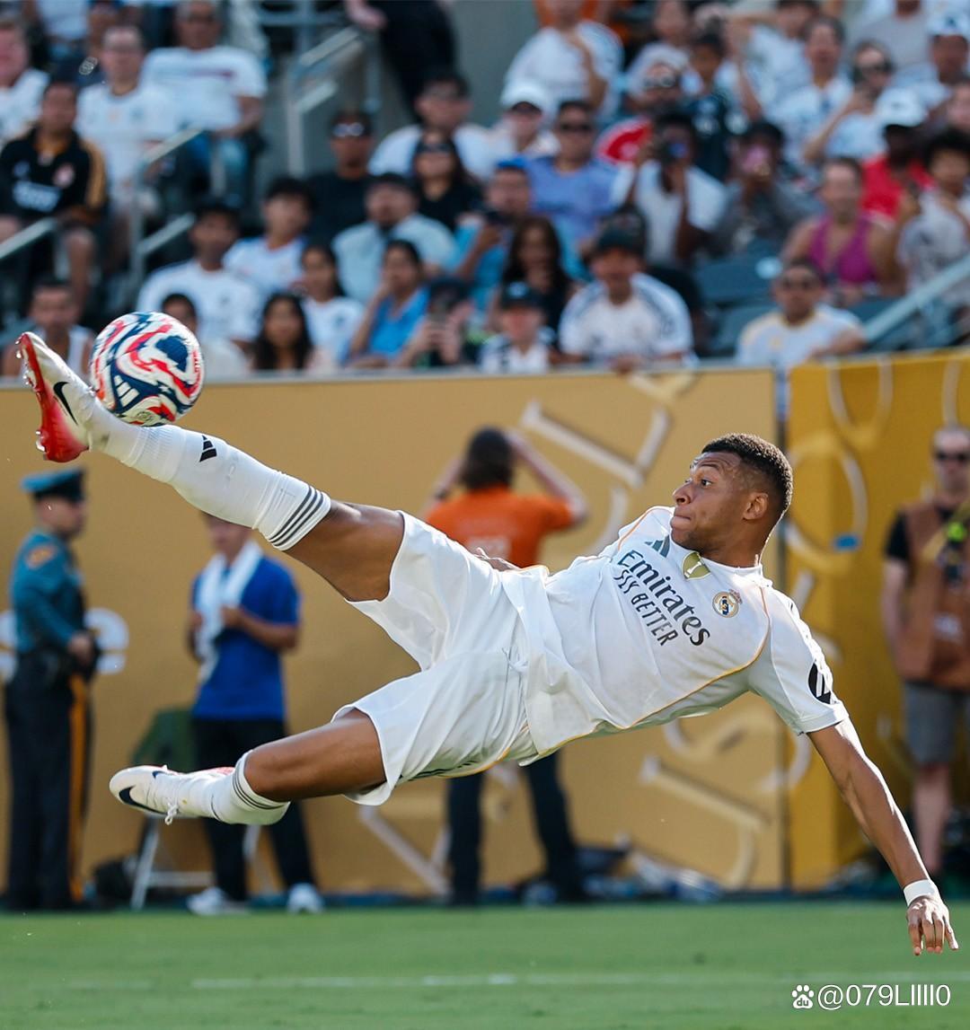 篮球勇士球星单场命中三分刷新纪录（勇士球星单场三分命中数刷新纪录）