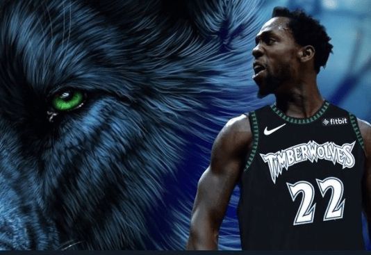 前锋关键进球锁定胜局（前锋破门奠定胜局）