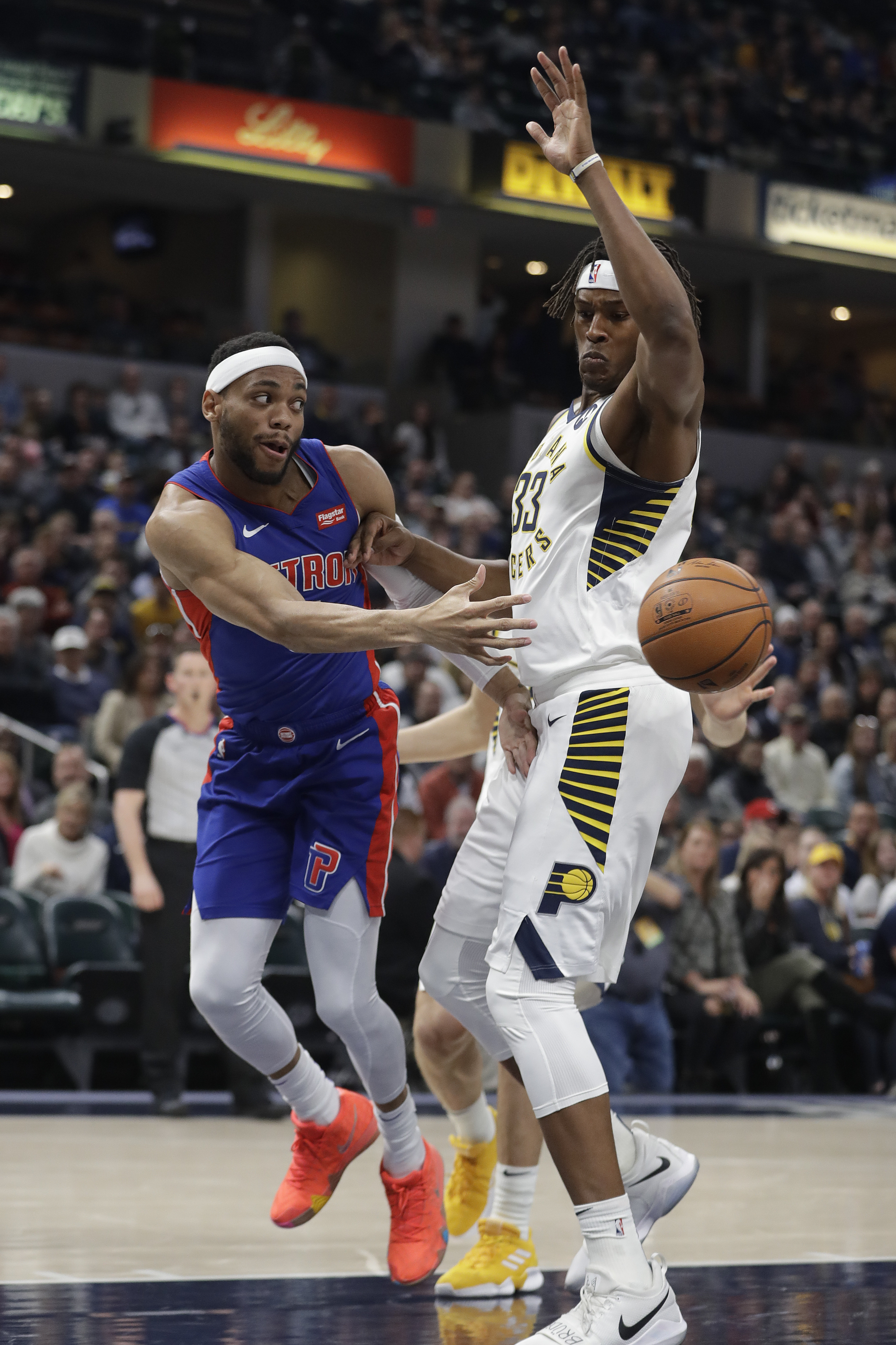 中国篮球笑话！CBA临开赛三天仍没转播商 难道只有现场观众看（CBA开赛前三天仍无转播商，难道只能现场看？）