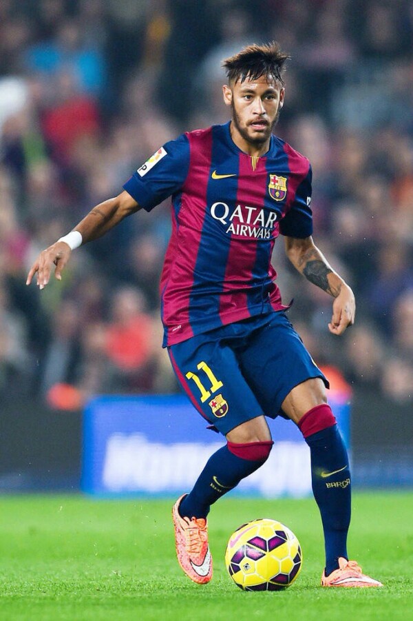 哈兰德百球：左脚71+右脚11，头球11个，其他部位1球（哈兰德百球构成：左脚71球、右脚11球、头球11球、其他1球）