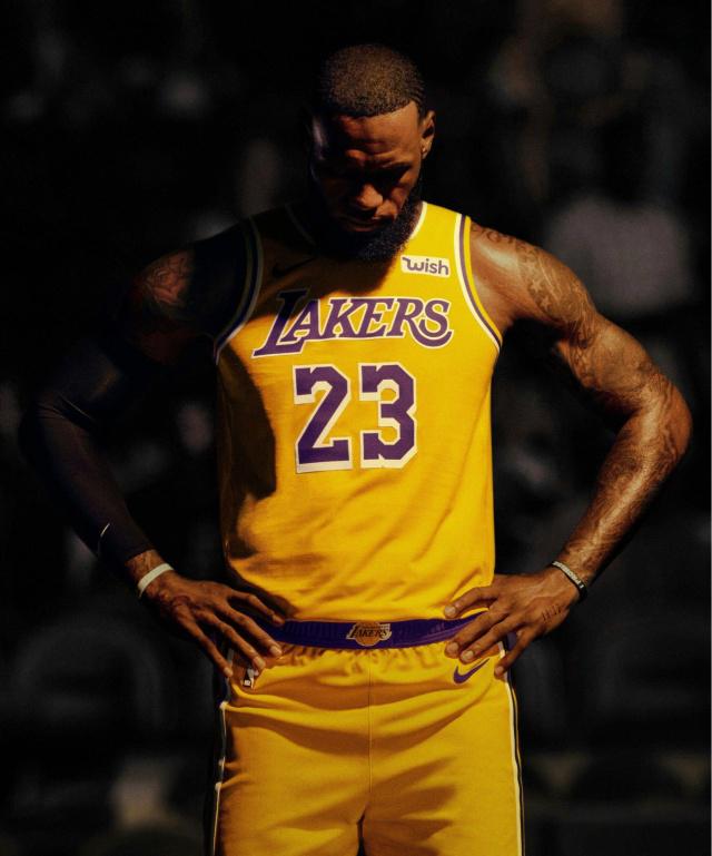 足球世界足球先生候选名单出炉，引发热议（足坛年度先生候选名单揭晓，掀起热议）