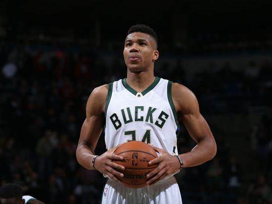 英媒：热刺有意罗德里戈和伊尔迪兹，范德芬是皇马引援目标（英媒：热刺追罗德里戈与伊尔迪兹，皇马将范德芬列为引援目标）