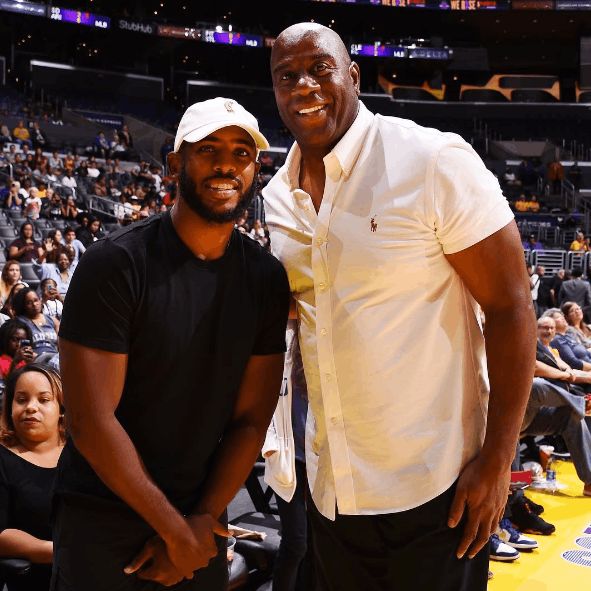 北青：新国足考虑1月初展开集训，分为国内国外两阶段进行（北青：新国足计划于1月初开启集训，分国内与海外两阶段进行）